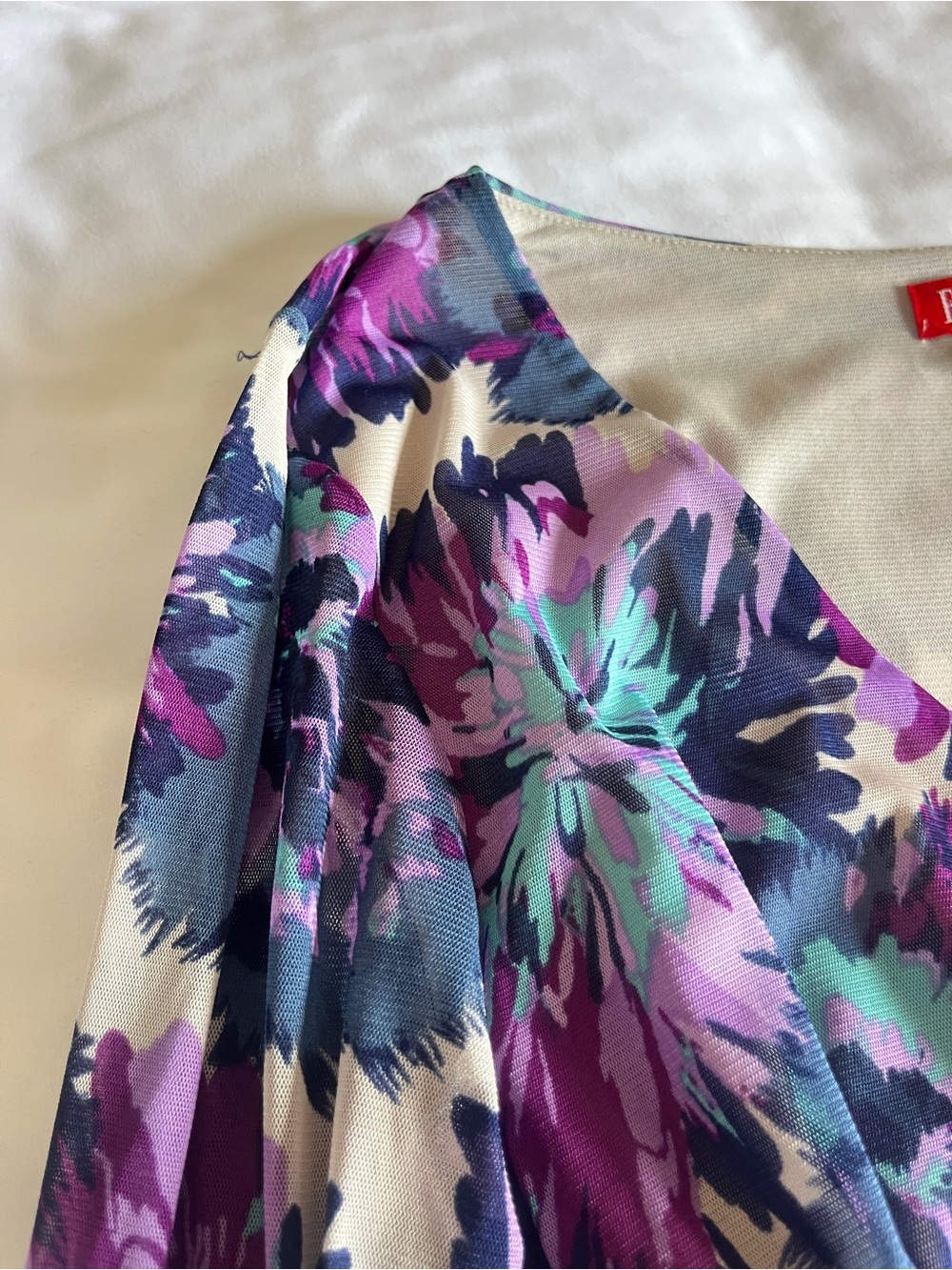 ELLE Size M Teal and Purple Floral Faux-Wrap V-Neck Ruched Top - Picture 8 of 16